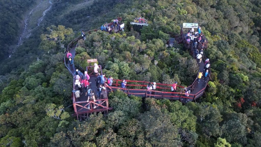 沙巴昆达山马拉冈山 (Maragang Hill) 徒步攻略：日出云海、神山全景与 KOMES 向导预订指南