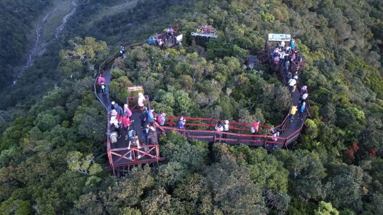 沙巴昆达山马拉冈山 (Maragang Hill) 徒步攻略：日出云海、神山全景与 KOMES 向导预订指南